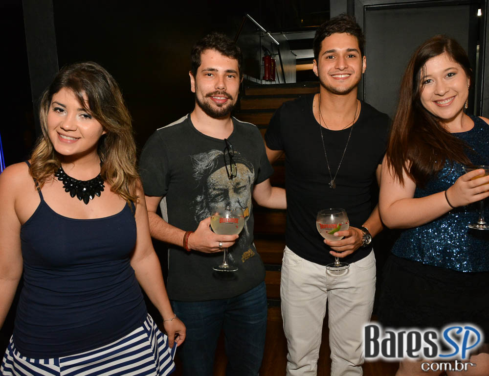 Show da Banda Viva Noite animou a noite no Dezoito Bar Show da Banda Viva Noite animou a noite no Dezoito Bar