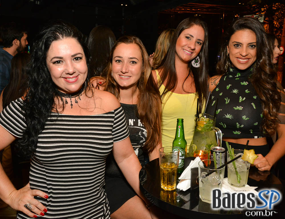 Show da Banda Viva Noite animou a noite no Dezoito Bar Show da Banda Viva Noite animou a noite no Dezoito Bar