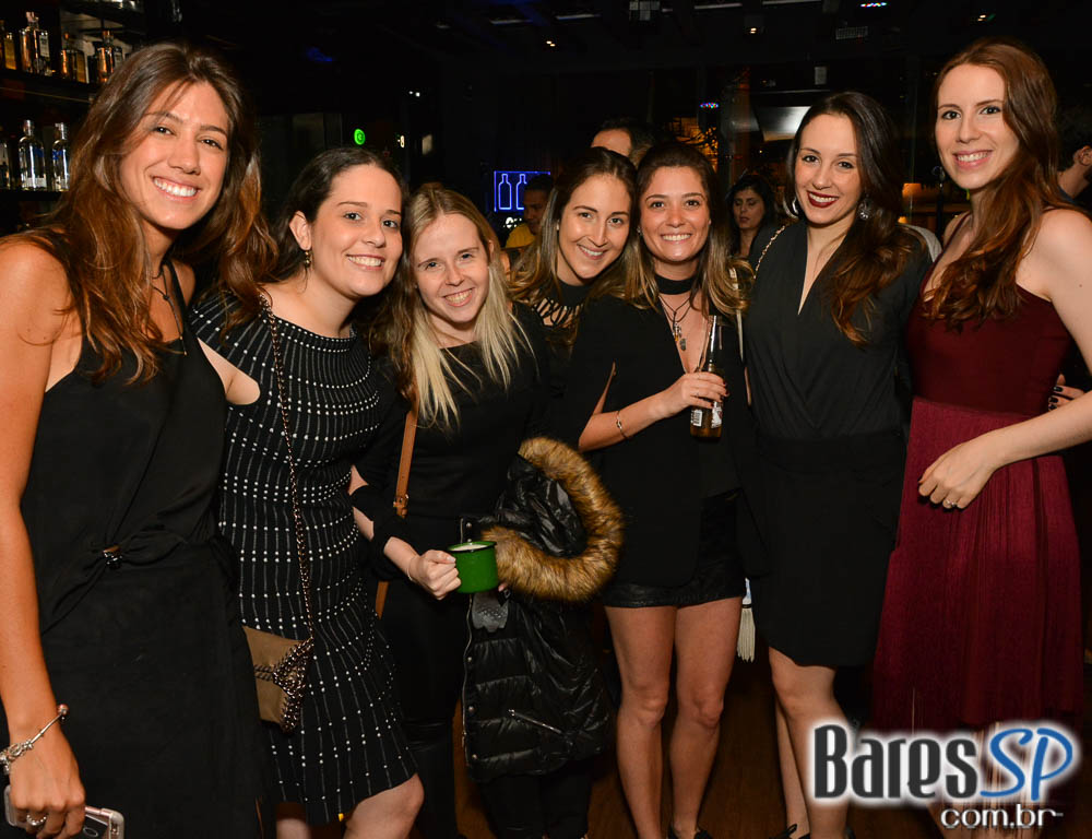 Show da Banda Viva Noite animou a noite no Dezoito Bar Show da Banda Viva Noite animou a noite no Dezoito Bar