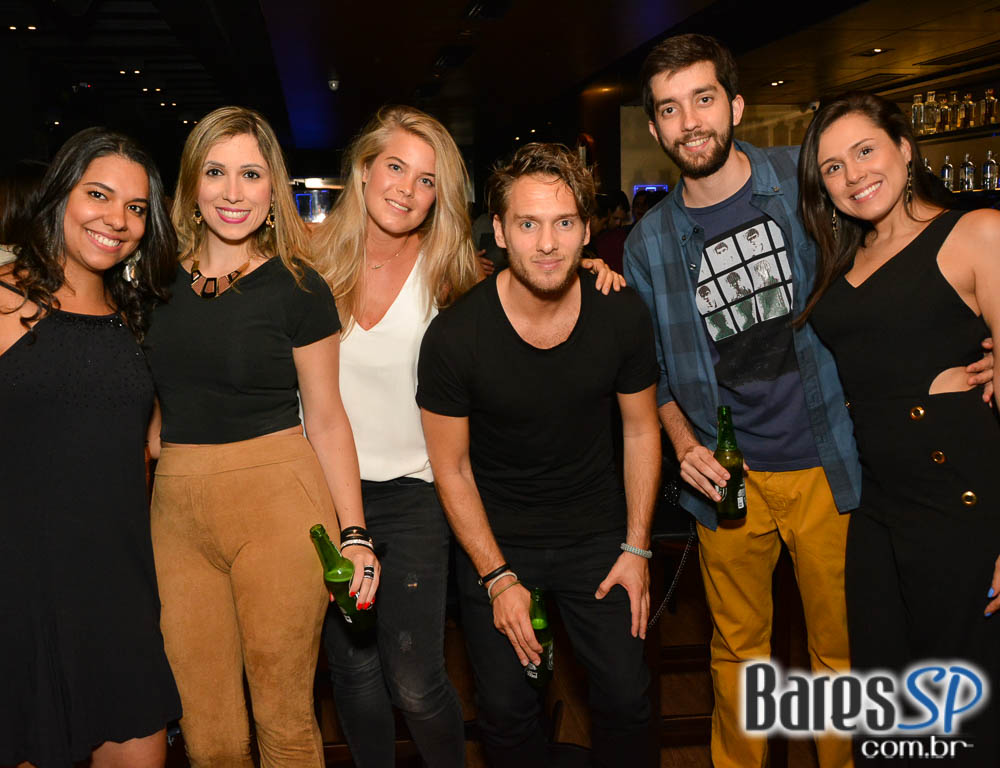 Show da Banda Viva Noite animou a noite no Dezoito Bar Show da Banda Viva Noite animou a noite no Dezoito Bar