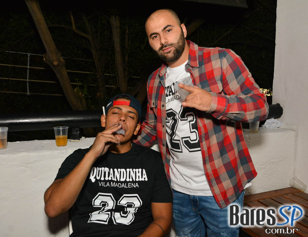 Aniversário de 23 anos do Bar Quitandinha com DJs convidados agitou o sábado Aniversário de 23 anos do Bar Quitandinha com DJs convidados agitou o sábado