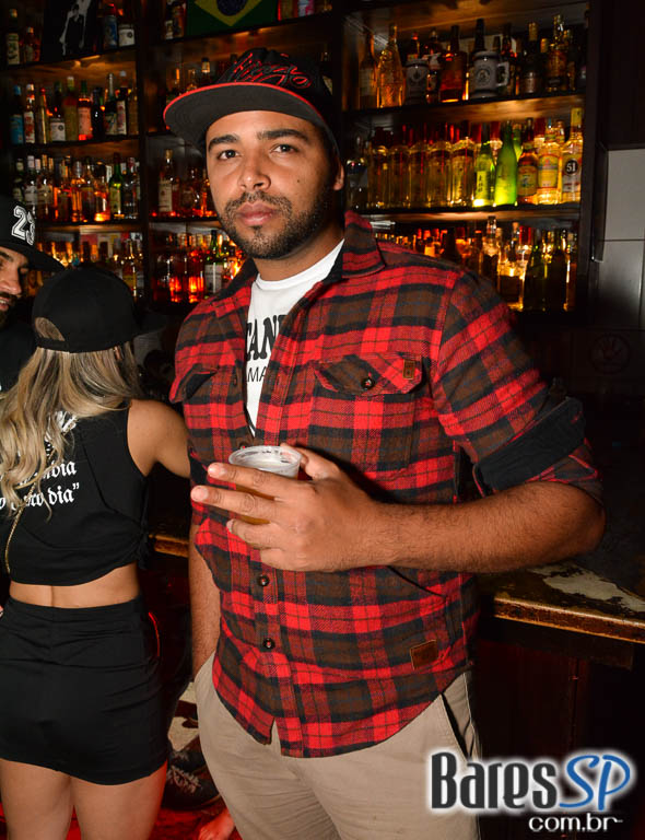 Aniversário de 23 anos do Bar Quitandinha com DJs convidados agitou o sábado Aniversário de 23 anos do Bar Quitandinha com DJs convidados agitou o sábado