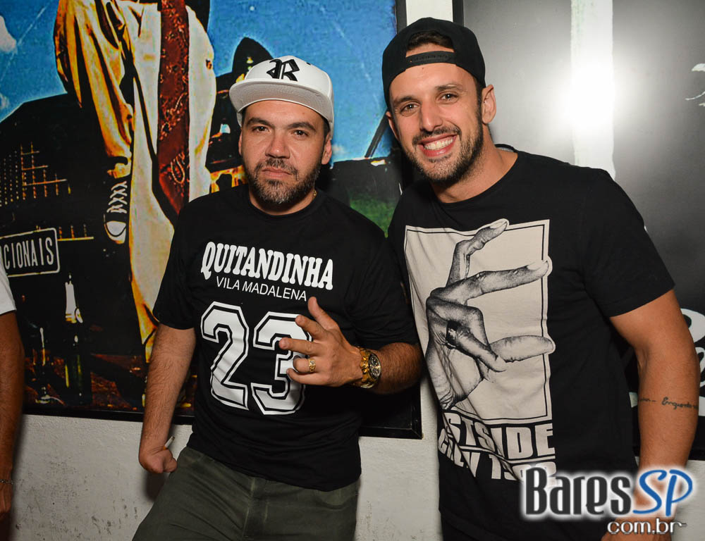 Aniversário de 23 anos do Bar Quitandinha com DJs convidados agitou o sábado Aniversário de 23 anos do Bar Quitandinha com DJs convidados agitou o sábado