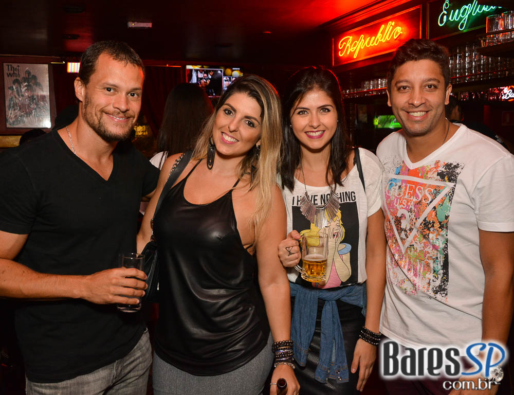 William Kim e banda Vih agitaram a noite com pop rock no Republic Pub William Kim e banda Vih agitaram a noite com pop rock no Republic Pub