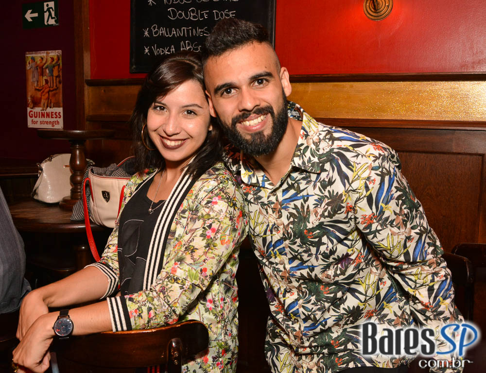 William Kim e banda Vih agitaram a noite com pop rock no Republic Pub William Kim e banda Vih agitaram a noite com pop rock no Republic Pub