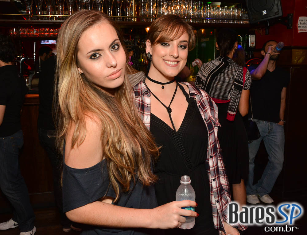 William Kim e banda Vih agitaram a noite com pop rock no Republic Pub William Kim e banda Vih agitaram a noite com pop rock no Republic Pub