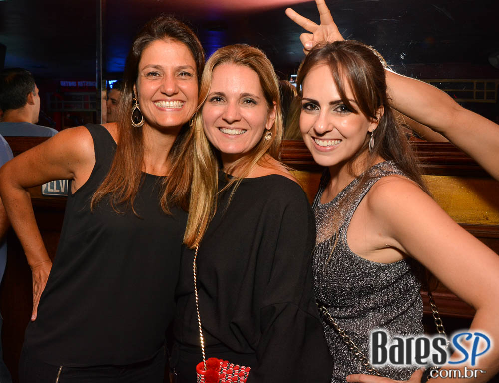 William Kim e banda Vih agitaram a noite com pop rock no Republic Pub William Kim e banda Vih agitaram a noite com pop rock no Republic Pub