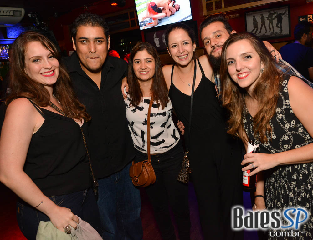 William Kim e banda Vih agitaram a noite com pop rock no Republic Pub William Kim e banda Vih agitaram a noite com pop rock no Republic Pub