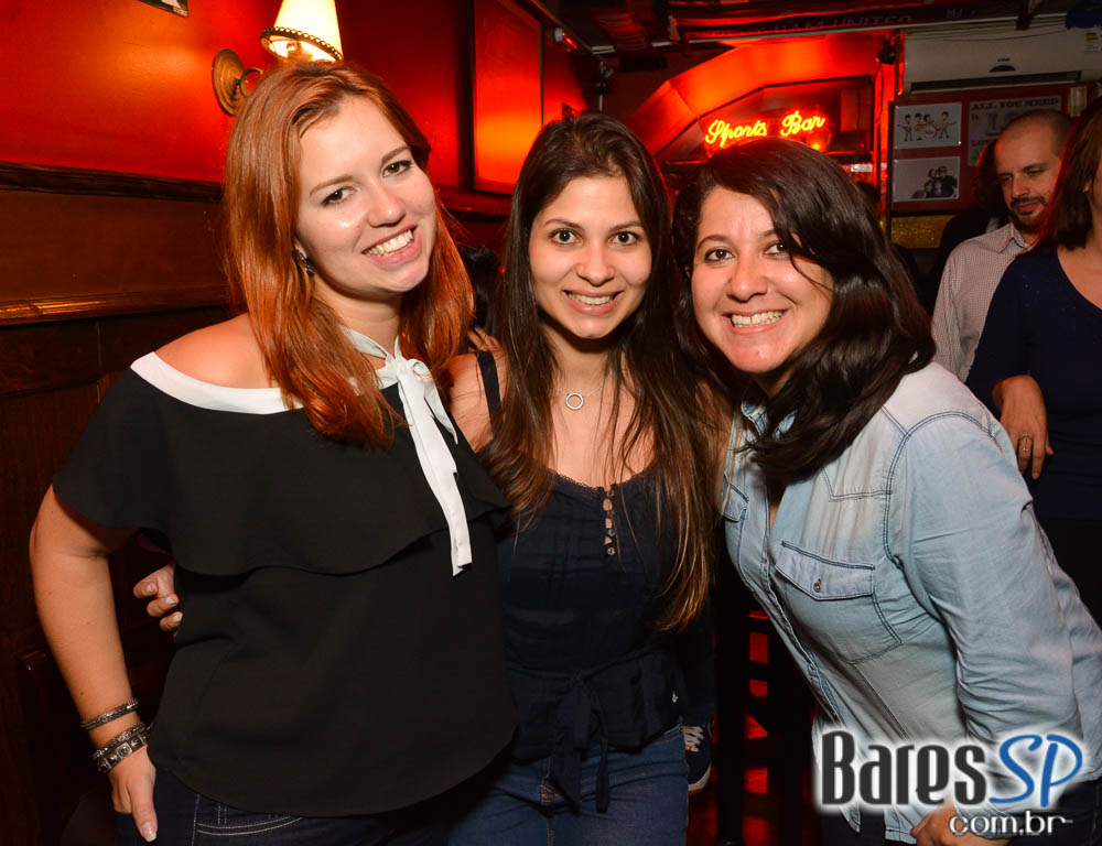 William Kim e banda Vih agitaram a noite com pop rock no Republic Pub William Kim e banda Vih agitaram a noite com pop rock no Republic Pub