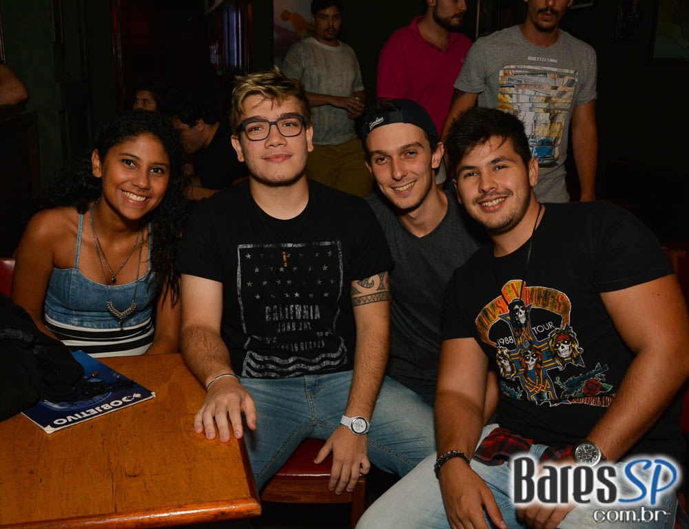 Bandas Midnight Funkers e The Someones animaram a noite com pop rock no Ton Ton Jazz Bandas Midnight Funkers e The Someones animaram a noite com pop rock no Ton Ton Jazz