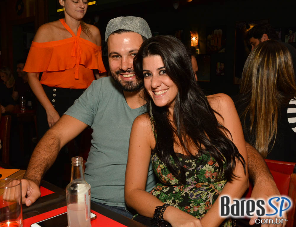 Bandas Midnight Funkers e The Someones animaram a noite com pop rock no Ton Ton Jazz Bandas Midnight Funkers e The Someones animaram a noite com pop rock no Ton Ton Jazz