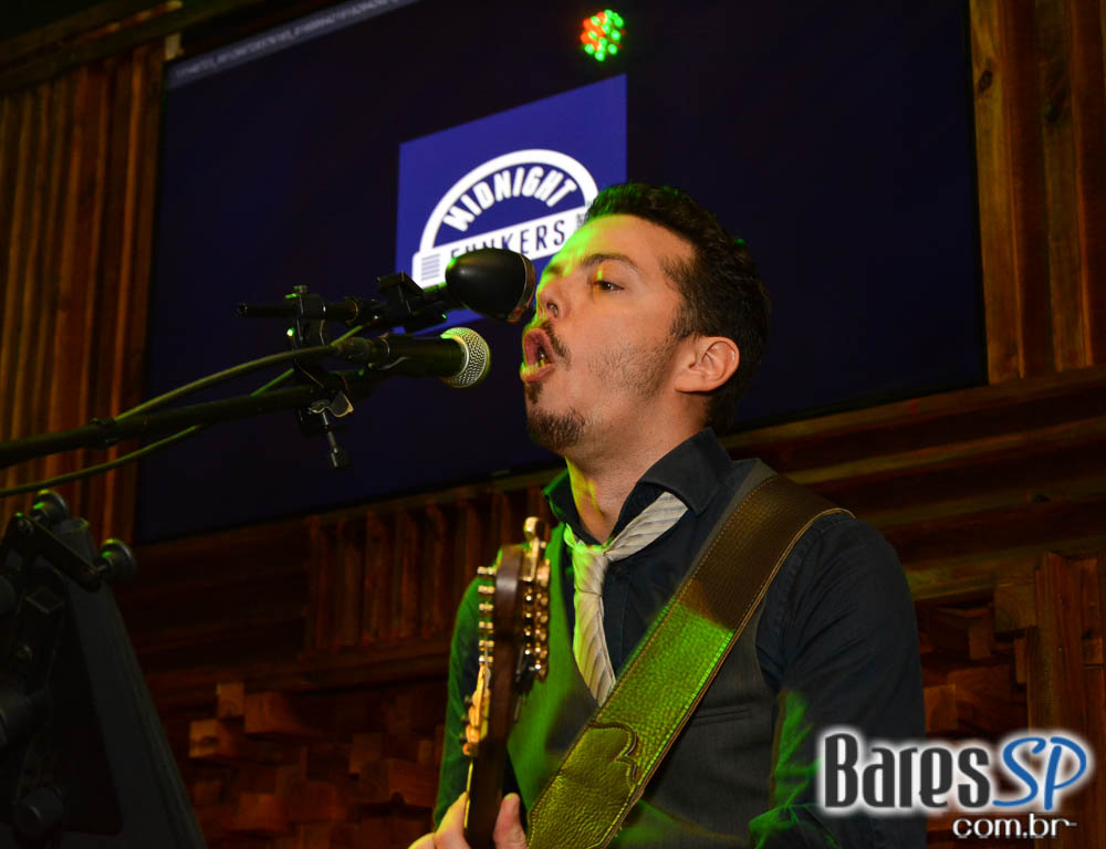 Bandas Midnight Funkers e The Someones animaram a noite com pop rock no Ton Ton Jazz Bandas Midnight Funkers e The Someones animaram a noite com pop rock no Ton Ton Jazz