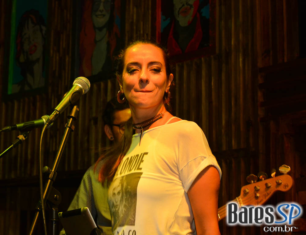 Bandas Midnight Funkers e The Someones animaram a noite com pop rock no Ton Ton Jazz Bandas Midnight Funkers e The Someones animaram a noite com pop rock no Ton Ton Jazz