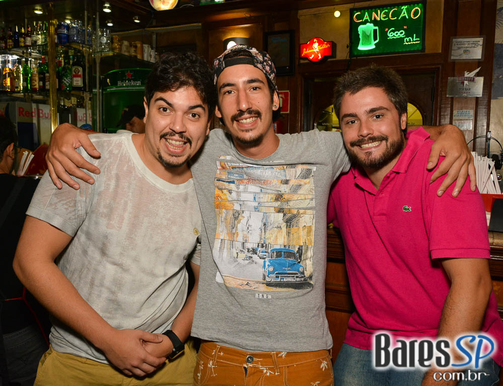 Bandas Midnight Funkers e The Someones animaram a noite com pop rock no Ton Ton Jazz Bandas Midnight Funkers e The Someones animaram a noite com pop rock no Ton Ton Jazz