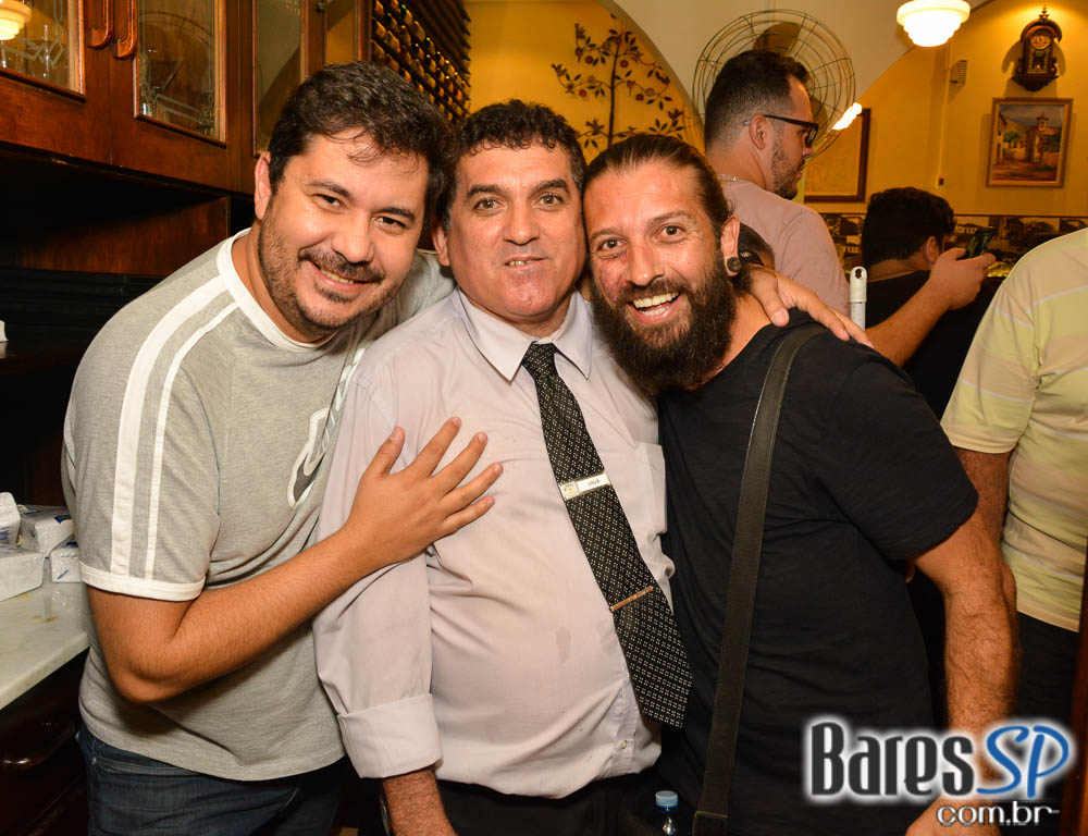 Banda Jornada agitou a noite com muito MPB no Bar Birô Banda Jornada agitou a noite com muito MPB no Bar Birô