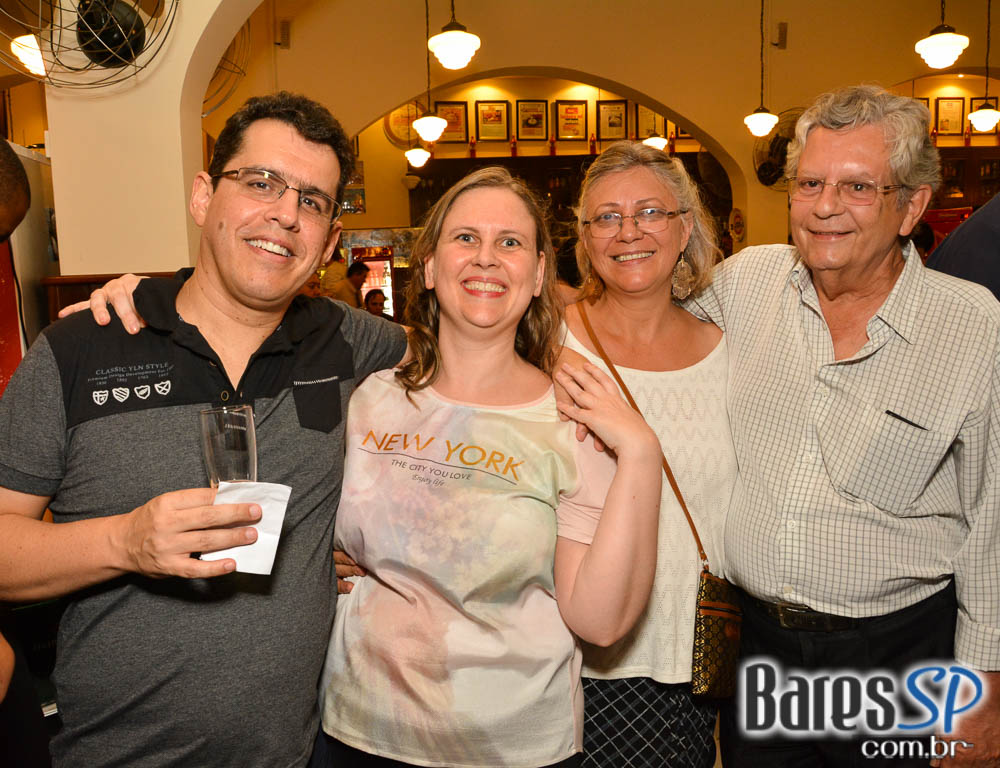 Banda Jornada agitou a noite com muito MPB no Bar Birô Banda Jornada agitou a noite com muito MPB no Bar Birô