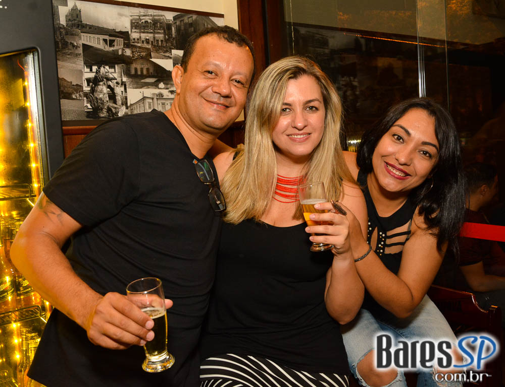 Banda Jornada agitou a noite com muito MPB no Bar Birô Banda Jornada agitou a noite com muito MPB no Bar Birô