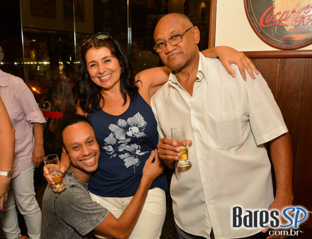 Banda Jornada agitou a noite com muito MPB no Bar Birô Banda Jornada agitou a noite com muito MPB no Bar Birô