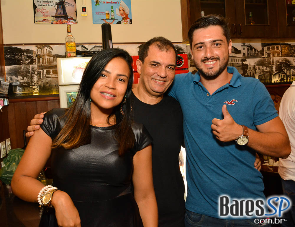 Banda Jornada agitou a noite com muito MPB no Bar Birô Banda Jornada agitou a noite com muito MPB no Bar Birô