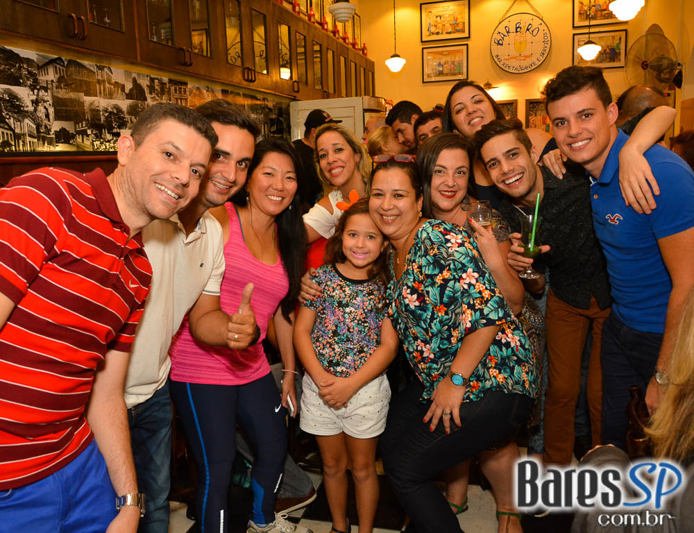 Banda Jornada agitou a noite com muito MPB no Bar Birô Banda Jornada agitou a noite com muito MPB no Bar Birô