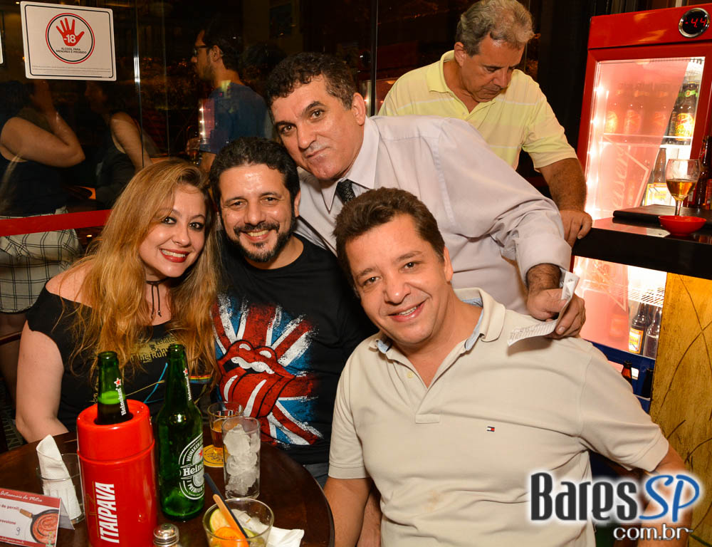 Banda Jornada agitou a noite com muito MPB no Bar Birô Banda Jornada agitou a noite com muito MPB no Bar Birô