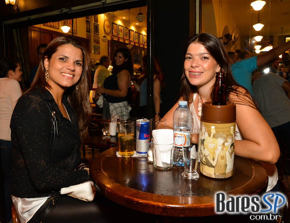 Banda Jornada agitou a noite com muito MPB no Bar Birô Banda Jornada agitou a noite com muito MPB no Bar Birô