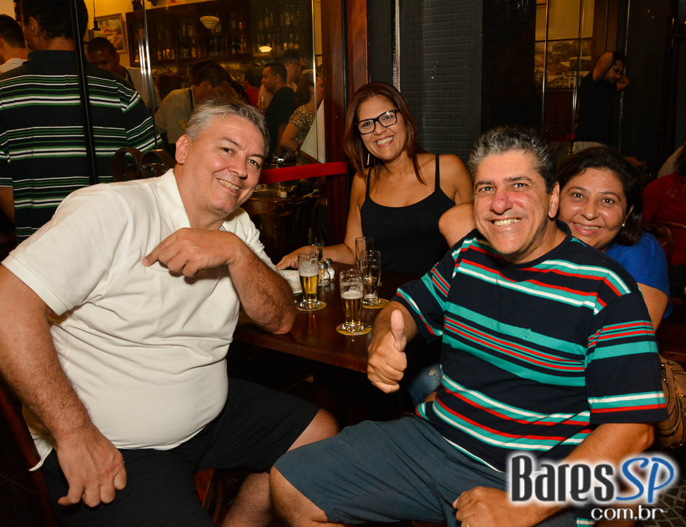 Banda Jornada agitou a noite com muito MPB no Bar Birô Banda Jornada agitou a noite com muito MPB no Bar Birô