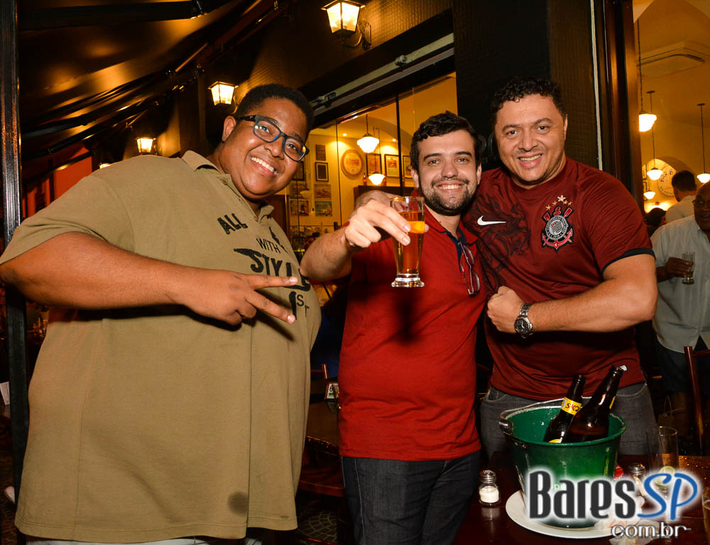 Banda Jornada agitou a noite com muito MPB no Bar Birô Banda Jornada agitou a noite com muito MPB no Bar Birô