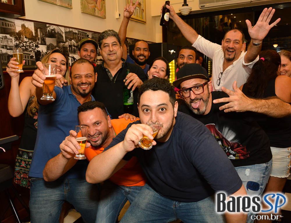 Banda Jornada agitou a noite com muito MPB no Bar Birô Banda Jornada agitou a noite com muito MPB no Bar Birô