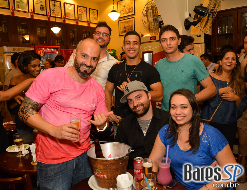 Banda Jornada agitou a noite com muito MPB no Bar Birô Banda Jornada agitou a noite com muito MPB no Bar Birô