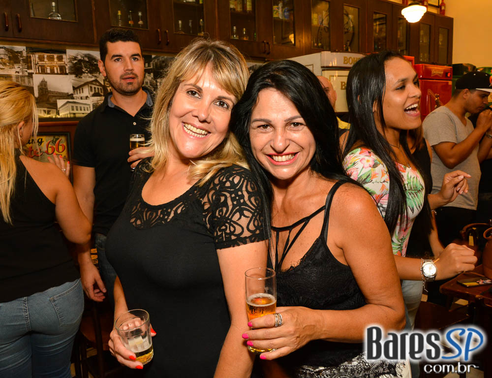 Banda Jornada agitou a noite com muito MPB no Bar Birô Banda Jornada agitou a noite com muito MPB no Bar Birô