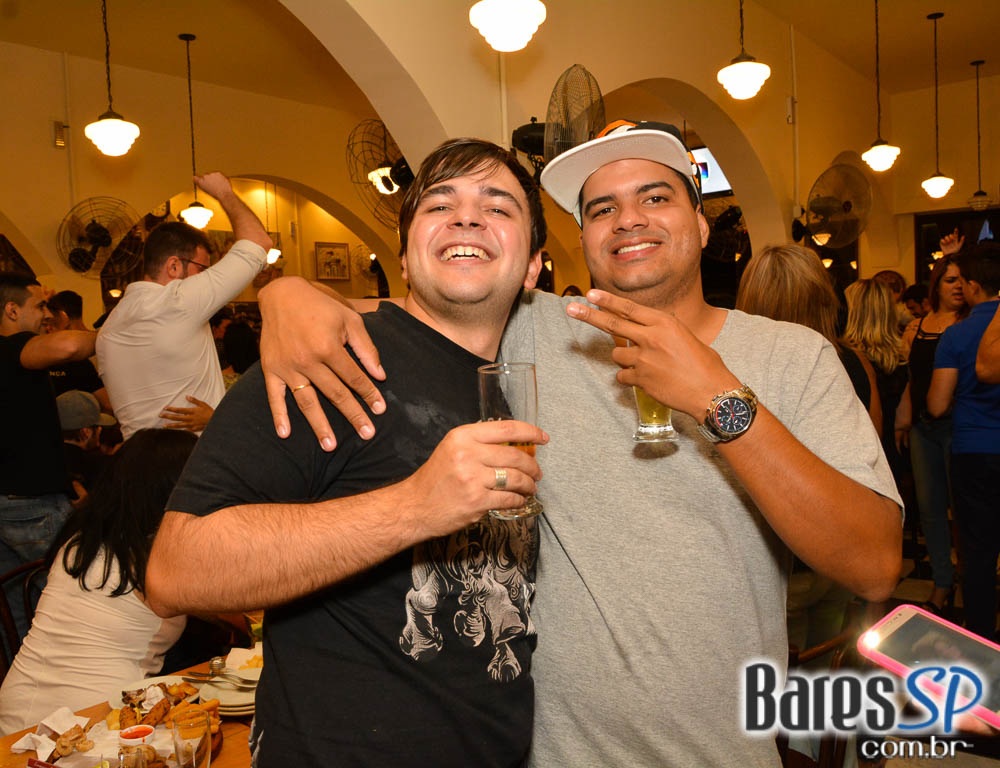 Banda Jornada agitou a noite com muito MPB no Bar Birô Banda Jornada agitou a noite com muito MPB no Bar Birô