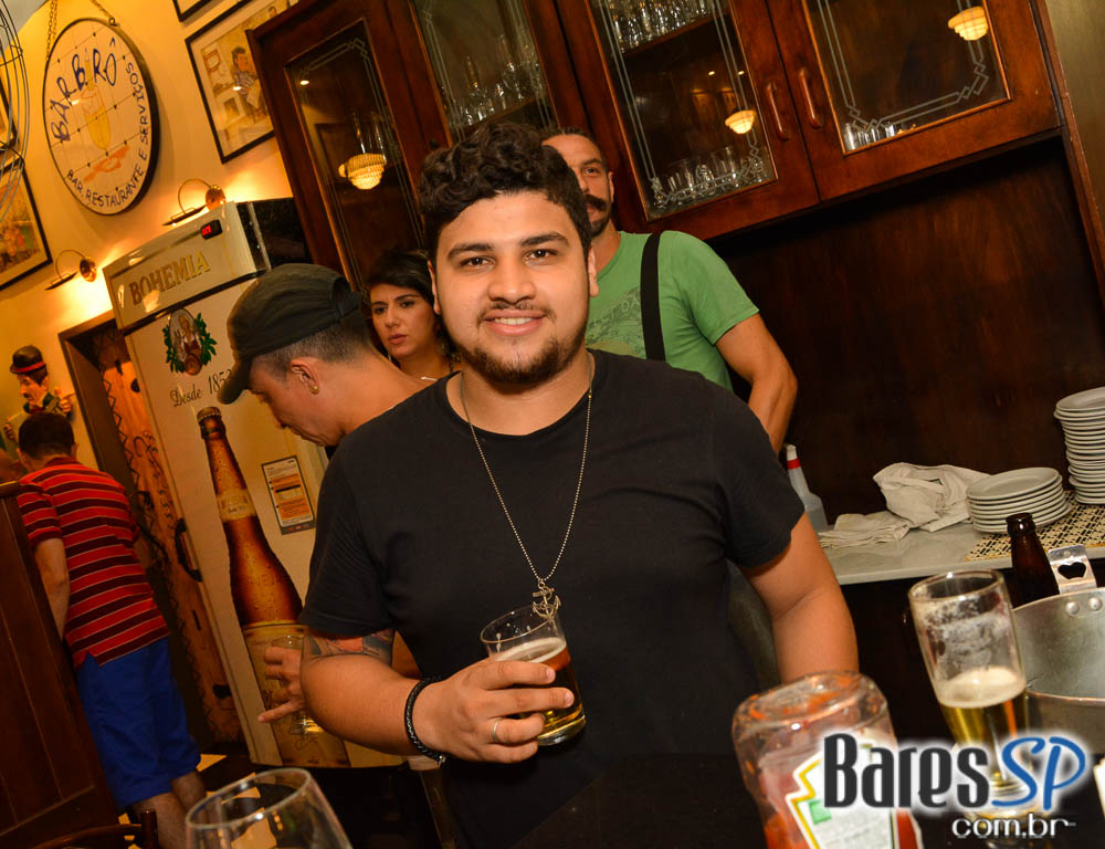 Banda Jornada agitou a noite com muito MPB no Bar Birô Banda Jornada agitou a noite com muito MPB no Bar Birô