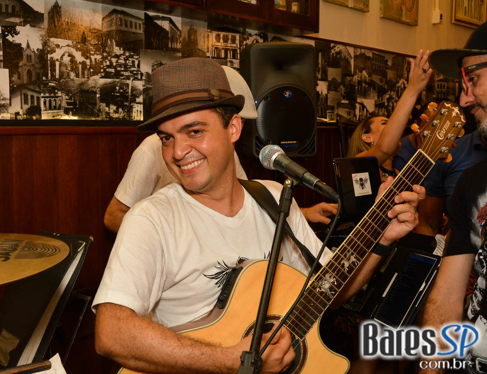 Banda Jornada agitou a noite com muito MPB no Bar Birô Banda Jornada agitou a noite com muito MPB no Bar Birô