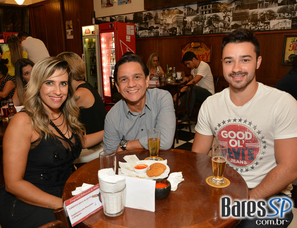 Os Manteigas apresentaram o melhor do MPB e pop rock no Bar Birô Os Manteigas apresentaram o melhor do MPB e pop rock no Bar Birô