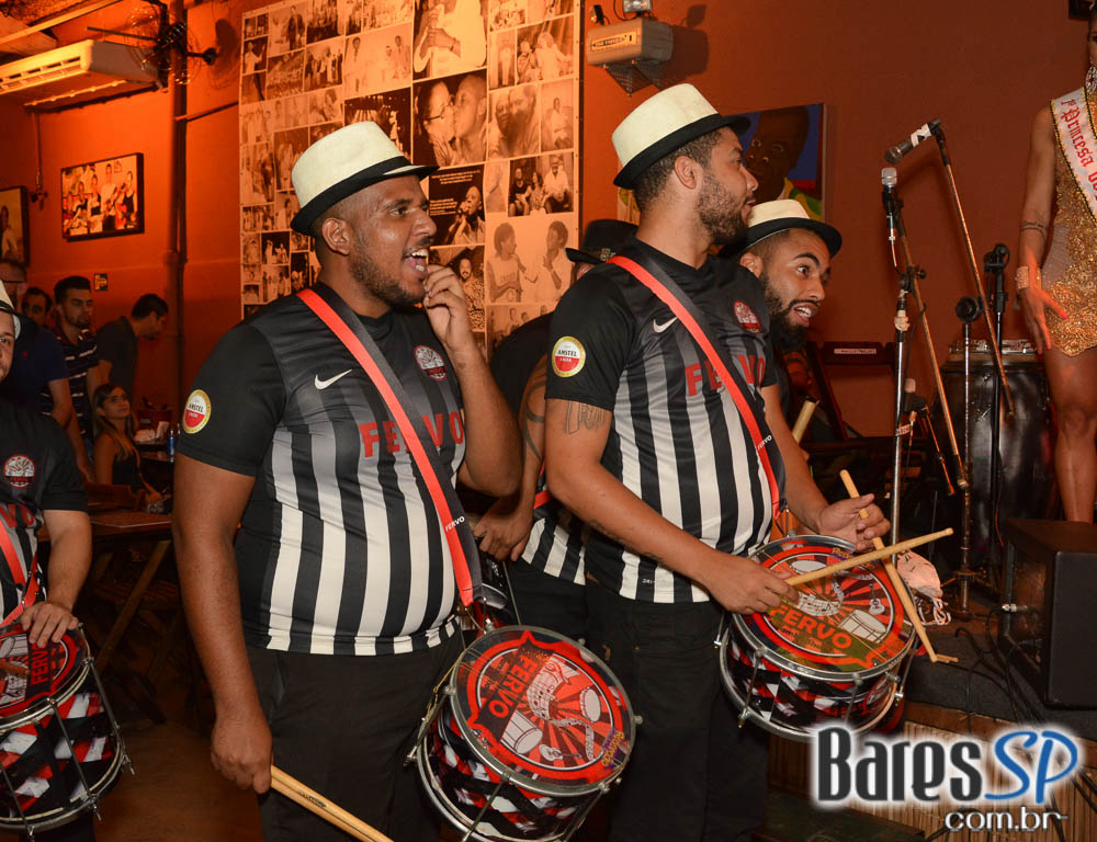 Bloco do Fervo e Roda de Samba do Olaria animaram o Traço de União Bloco do Fervo e Roda de Samba do Olaria animaram o Traço de União