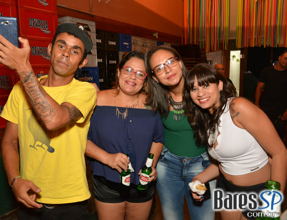 Bloco do Fervo e Roda de Samba do Olaria animaram o Traço de União Bloco do Fervo e Roda de Samba do Olaria animaram o Traço de União