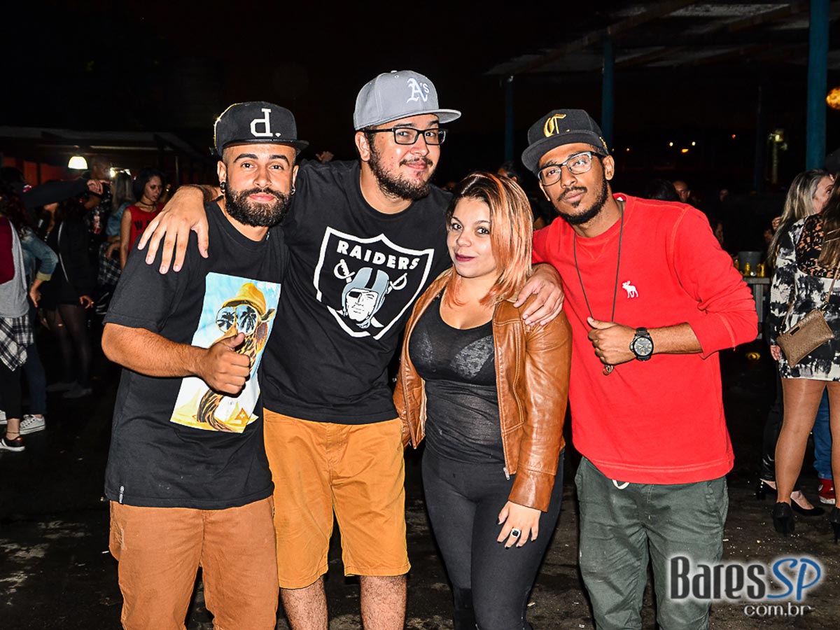 Bandas The Best Maien, Comet Strike, Live to Kiss e Dirty Jack no Aquarius Rock Bar Bandas The Best Maien, Comet Strike, Live to Kiss e Dirty Jack no Aquarius Rock Bar