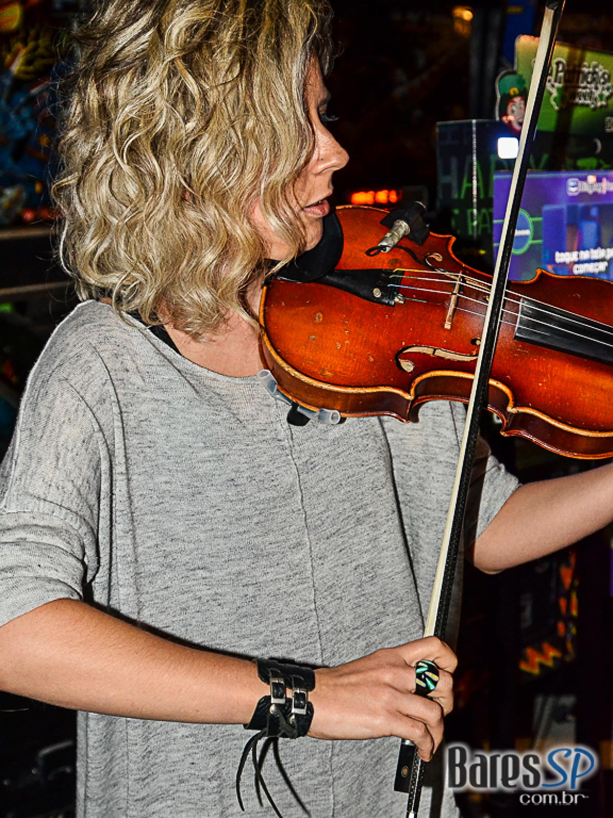 Saloon Pub ofereceu variedade de jogos e cervejas artesanais no cardápio Saloon Pub ofereceu variedade de jogos e cervejas artesanais no cardápio