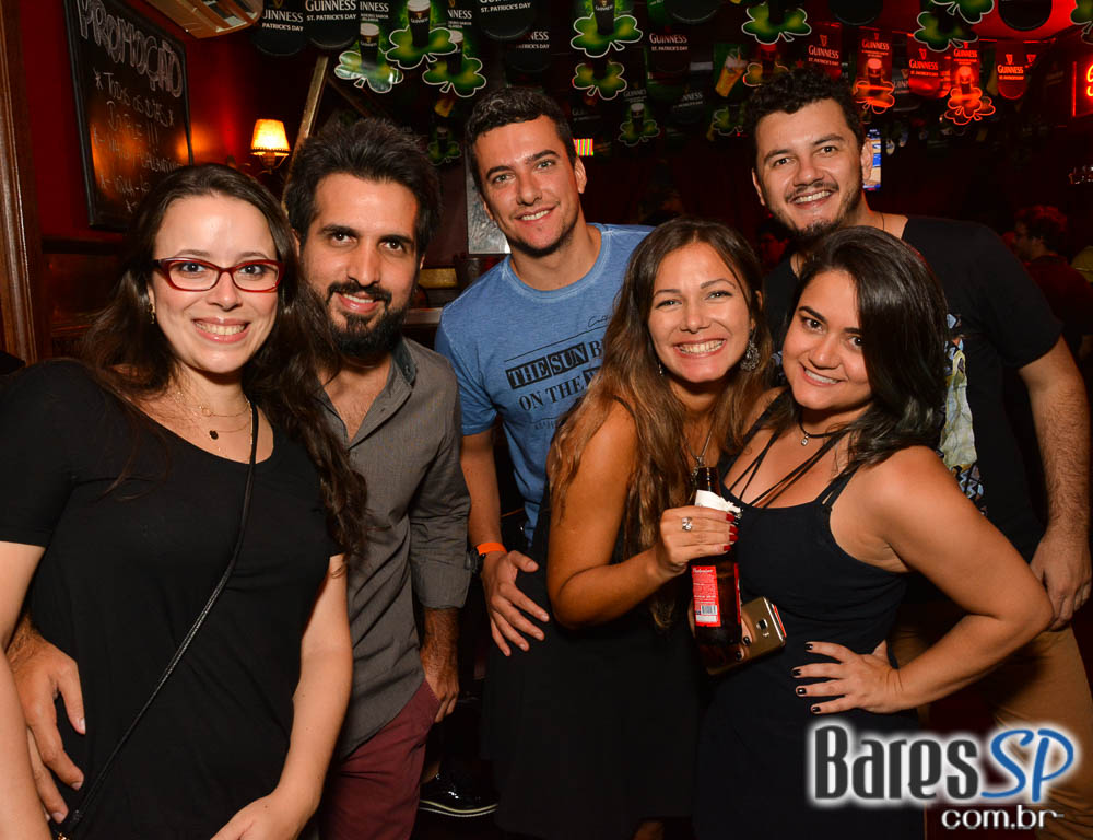 Banda Insônica e Sal Vincent comandaram a noite com muito rock no Republic Pub Banda Insônica e Sal Vincent comandaram a noite com muito rock no Republic Pub