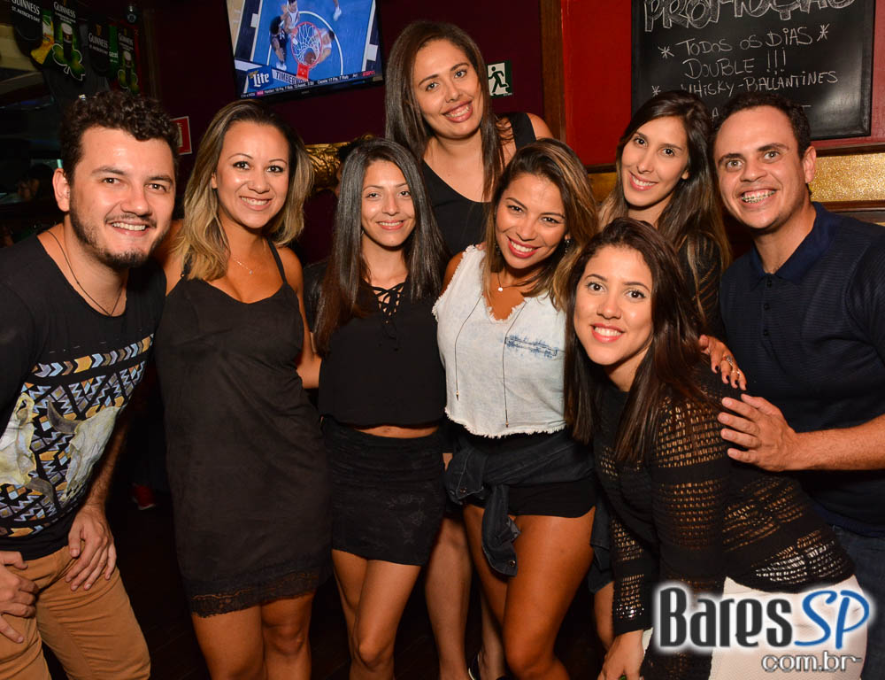 Banda Insônica e Sal Vincent comandaram a noite com muito rock no Republic Pub Banda Insônica e Sal Vincent comandaram a noite com muito rock no Republic Pub