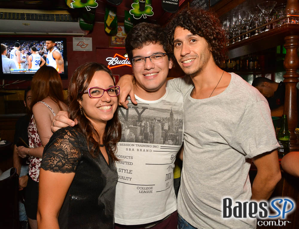 Banda Insônica e Sal Vincent comandaram a noite com muito rock no Republic Pub Banda Insônica e Sal Vincent comandaram a noite com muito rock no Republic Pub