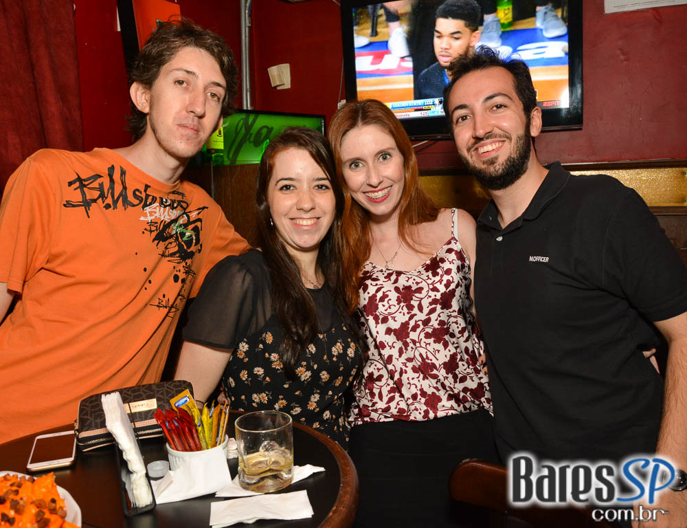 Banda Insônica e Sal Vincent comandaram a noite com muito rock no Republic Pub Banda Insônica e Sal Vincent comandaram a noite com muito rock no Republic Pub