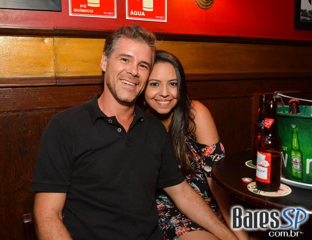 Banda Insônica e Sal Vincent comandaram a noite com muito rock no Republic Pub Banda Insônica e Sal Vincent comandaram a noite com muito rock no Republic Pub