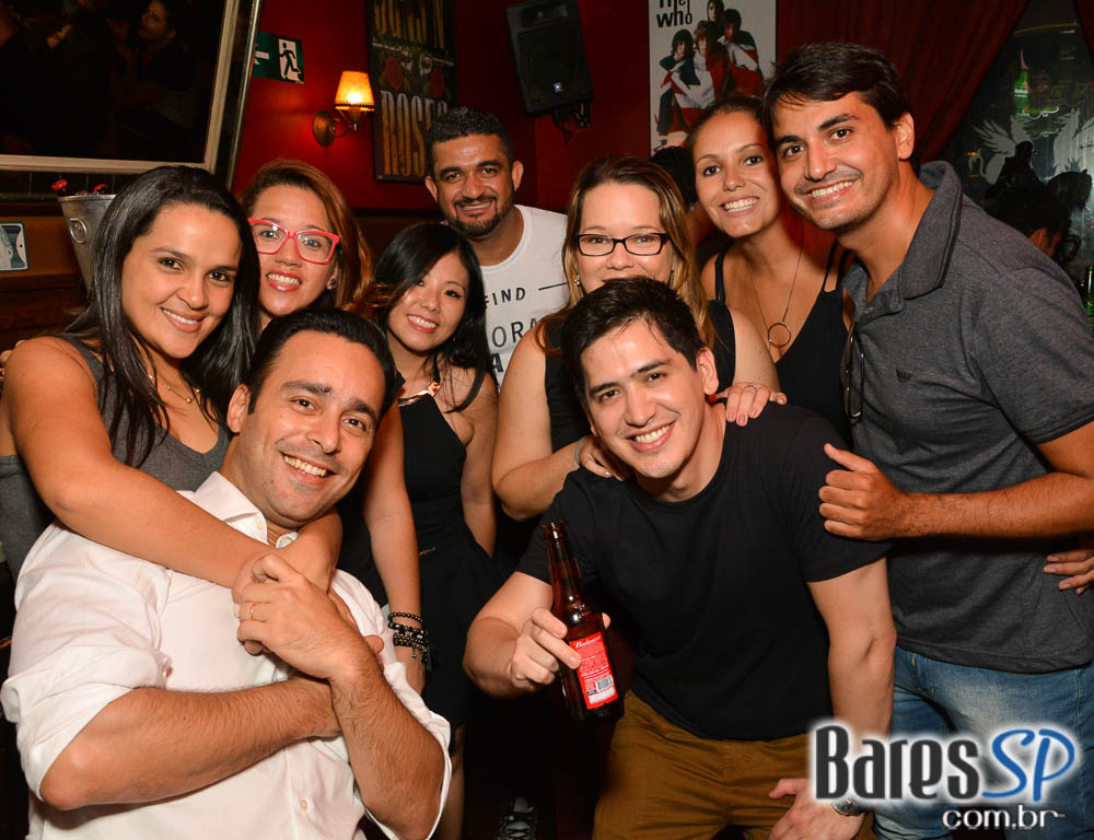 Banda Insônica e Sal Vincent comandaram a noite com muito rock no Republic Pub Banda Insônica e Sal Vincent comandaram a noite com muito rock no Republic Pub