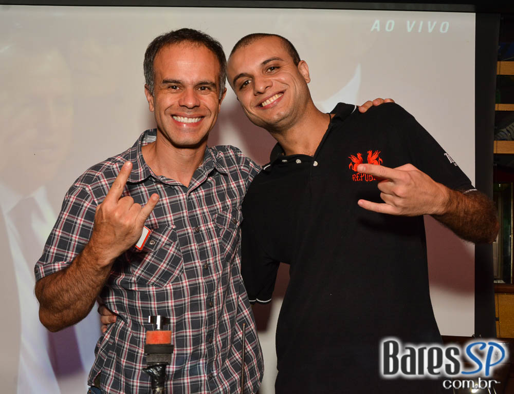 Banda Insônica e Sal Vincent comandaram a noite com muito rock no Republic Pub Banda Insônica e Sal Vincent comandaram a noite com muito rock no Republic Pub