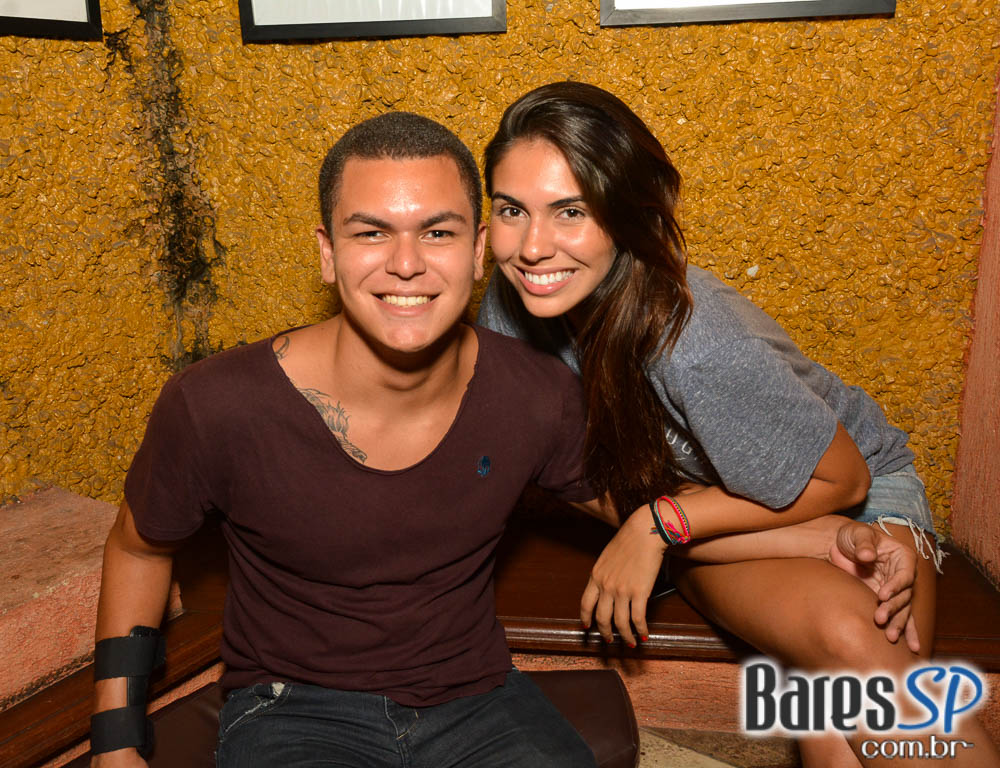 Banda Insônica e Sal Vincent comandaram a noite com muito rock no Republic Pub Banda Insônica e Sal Vincent comandaram a noite com muito rock no Republic Pub