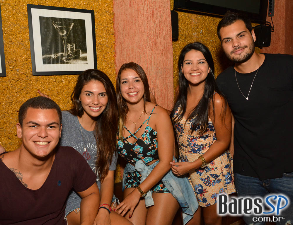 Banda Insônica e Sal Vincent comandaram a noite com muito rock no Republic Pub Banda Insônica e Sal Vincent comandaram a noite com muito rock no Republic Pub