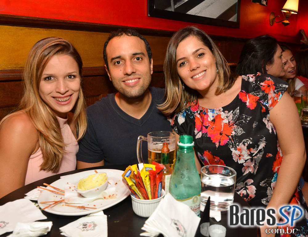 Banda Insônica e Sal Vincent comandaram a noite com muito rock no Republic Pub Banda Insônica e Sal Vincent comandaram a noite com muito rock no Republic Pub