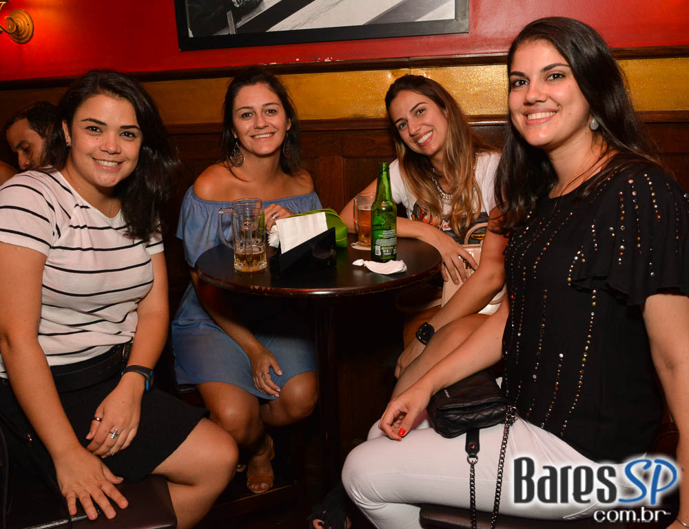 Banda Insônica e Sal Vincent comandaram a noite com muito rock no Republic Pub Banda Insônica e Sal Vincent comandaram a noite com muito rock no Republic Pub